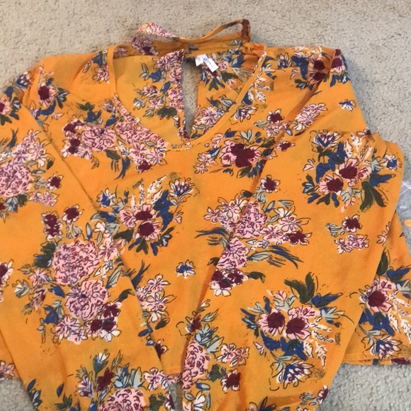 ⚡️FINAL PRICE⚡️ Live 4 Truth Flower Boho Top - Picture 1 of 15